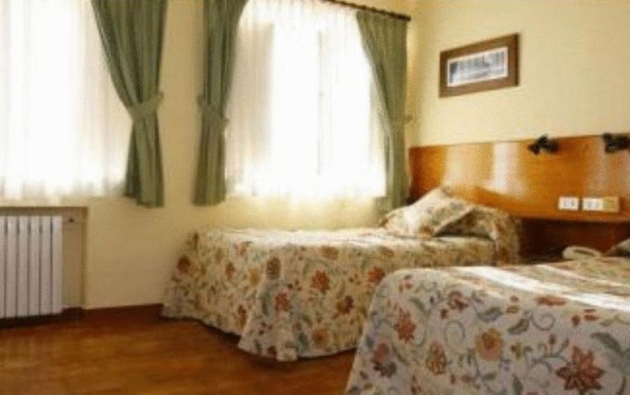 Hotel Roman Castrillon Εξωτερικό φωτογραφία