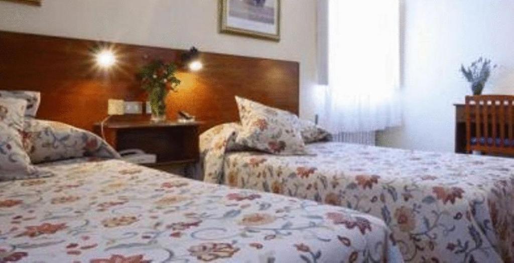 Hotel Roman Castrillon Εξωτερικό φωτογραφία